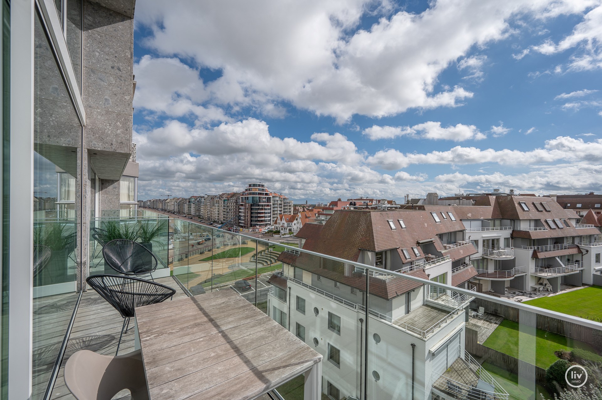 Luxueuze mezzanine van ca. 215 m² met open zichten op toplocatie in Duinbergen 