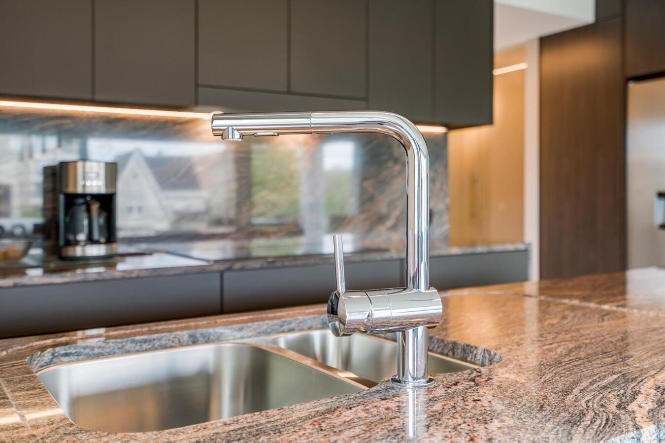 Ruim uniek  gelegen bemeubeld appartement met 2 slaapkamers en garage te Diksmuide 