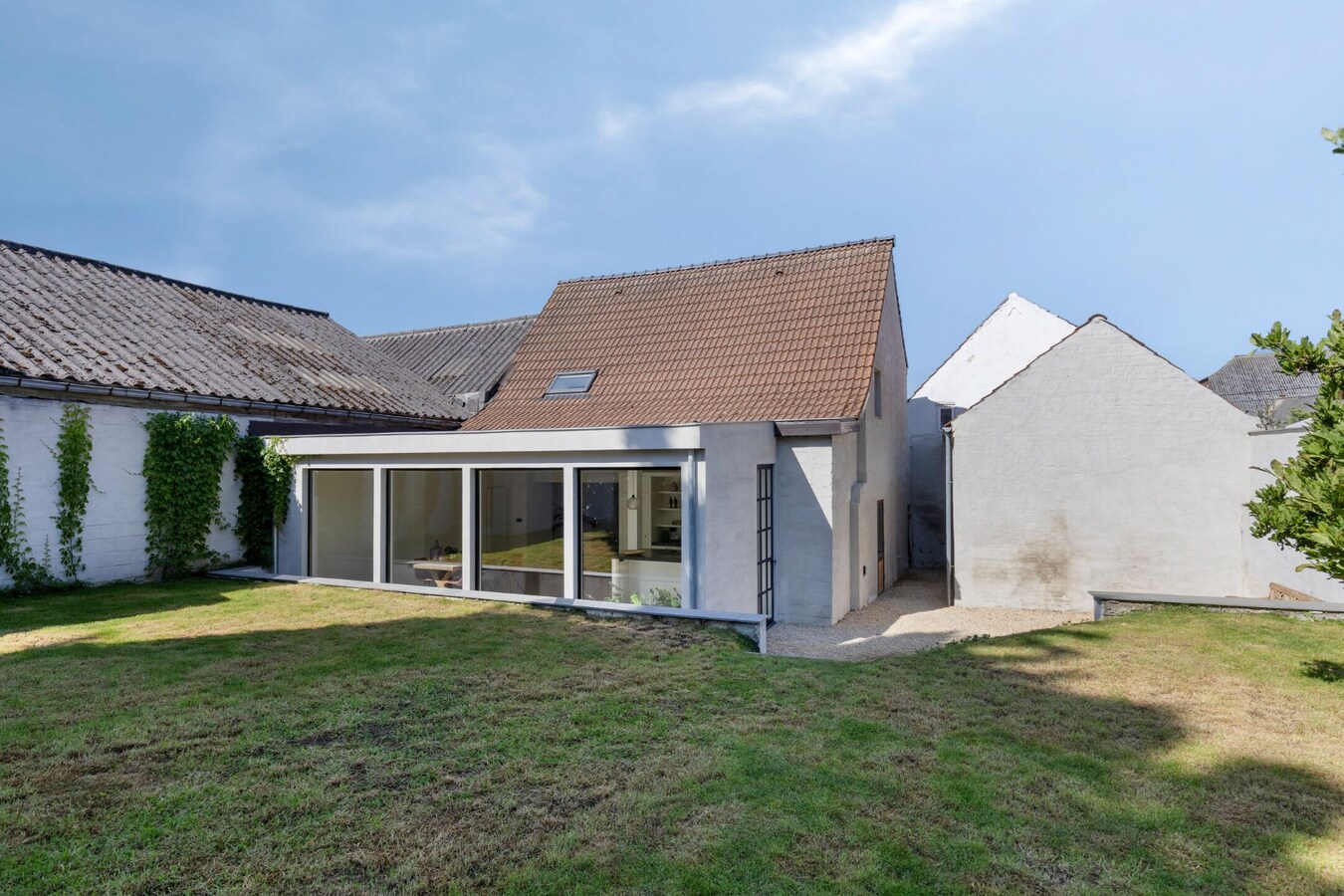 Prachtig volledig gerenoveerde half open bebouwing te Hoegaarden  - Energielabel B 