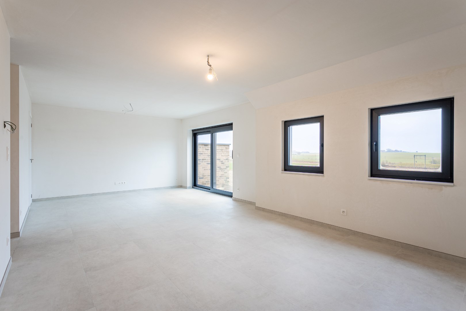 Duplex 3 slpk, terras en 2 autostaanplaatsen 