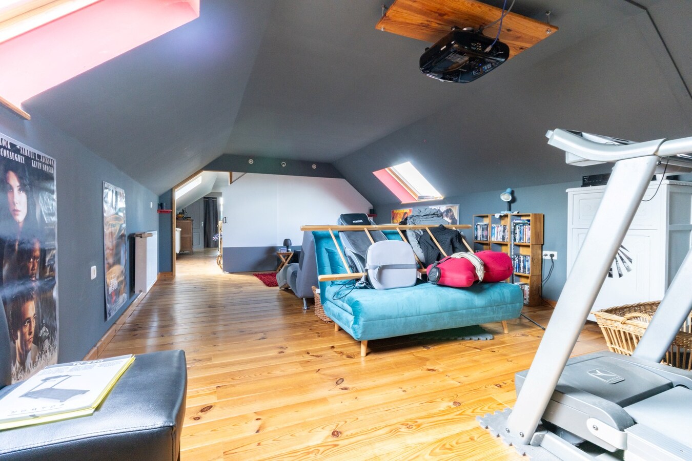 Ensemble immobilier érigé sur 2448m² (Corps de ferme, profession libérale, SPA Airbnb) 