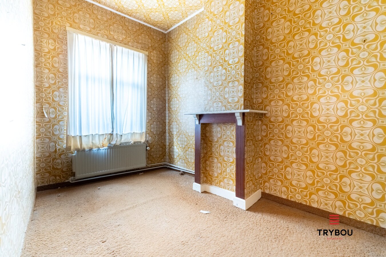 🏠 Te koop in het hart van Diksmuide – Woning met woon-winkelcombinatie en charmant stadstuintje 