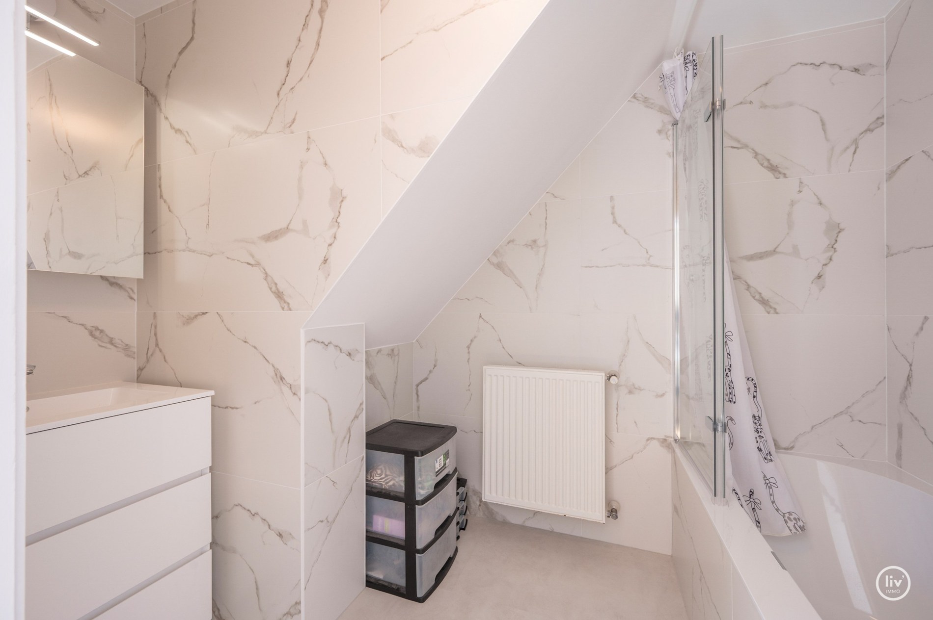 Spacieux duplex avec 3 chambres dans un emplacement de premier choix sur la Van Bunnenvaan à Knokke. 
