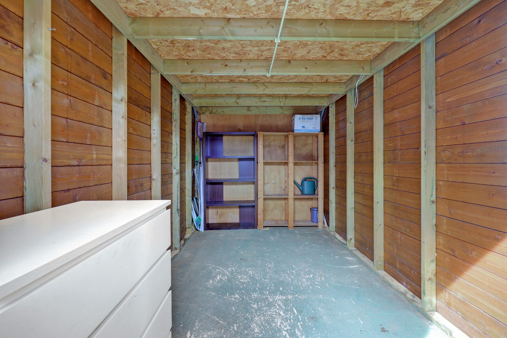 Energiezuinige (A-label) en instapklare 6-kamer tussenwoning met lichte woonkamer, moderne keuken, vijf slaapkamers, zonnige onderhoudsvriendelijke tuin met achterom en gelegen op eigen grond. 