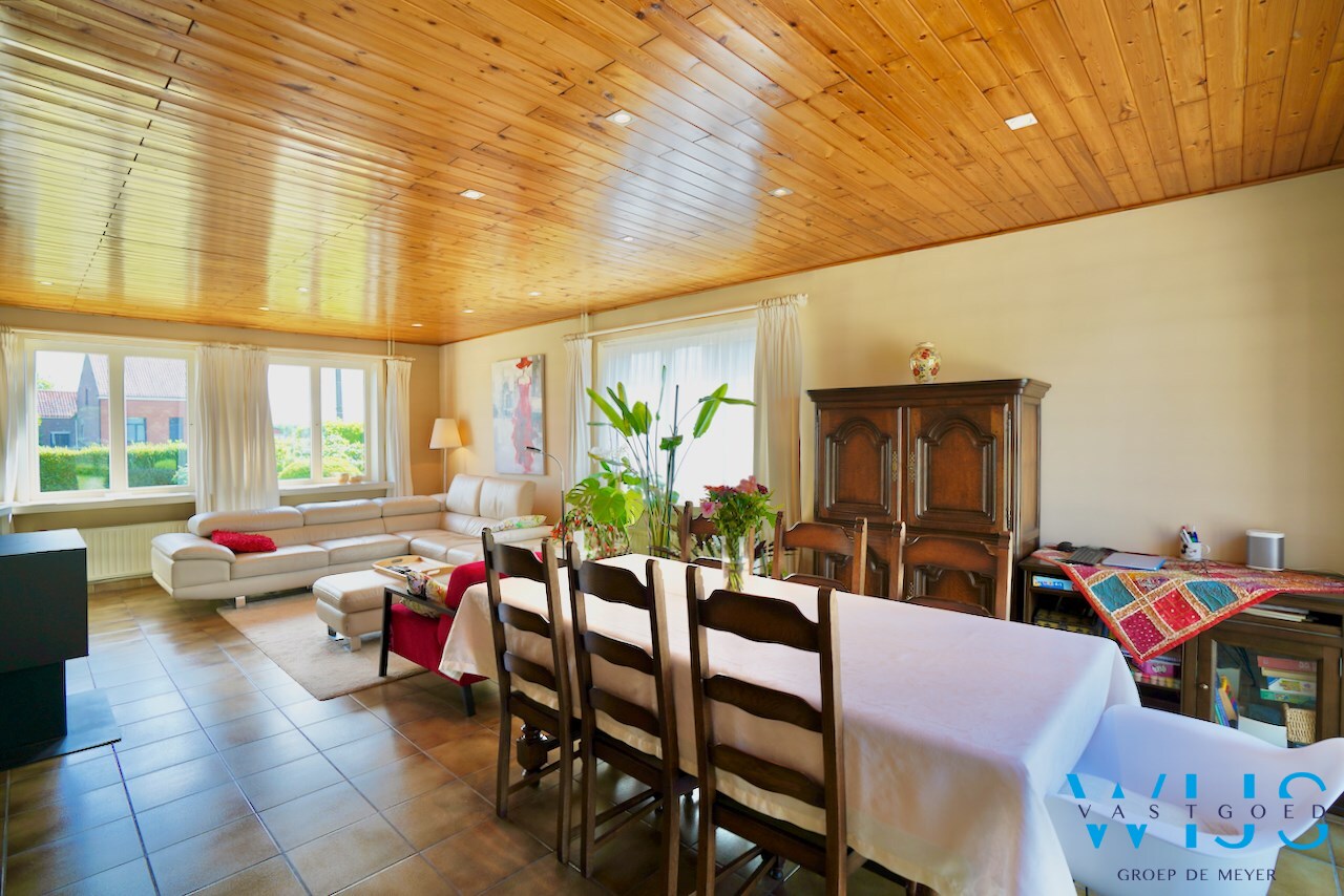 Verrassend ruim woonhuis in het landelijke Sleidinge ! 