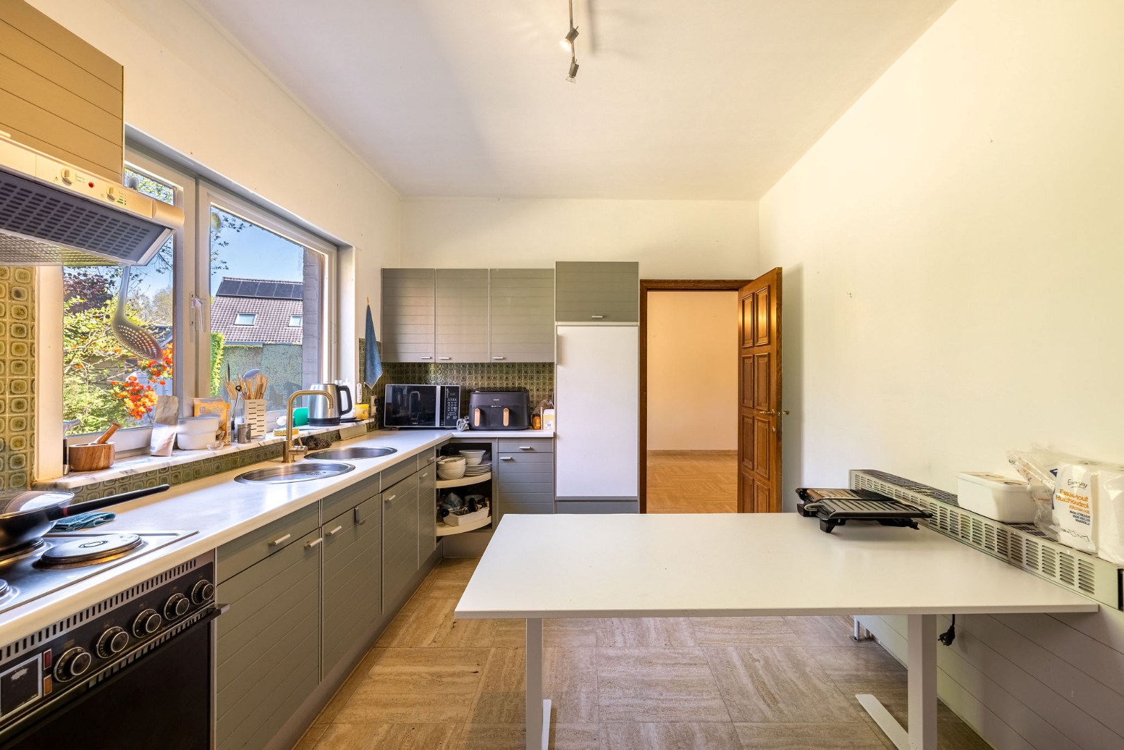 Karaktervolle villa met royale volumes op perceel van 1100m2 nabij de E40 