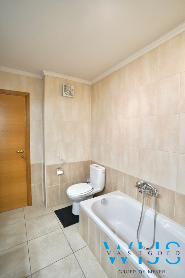 Instapklaar appartement met terras en aparte garage te ERTVELDE ! 