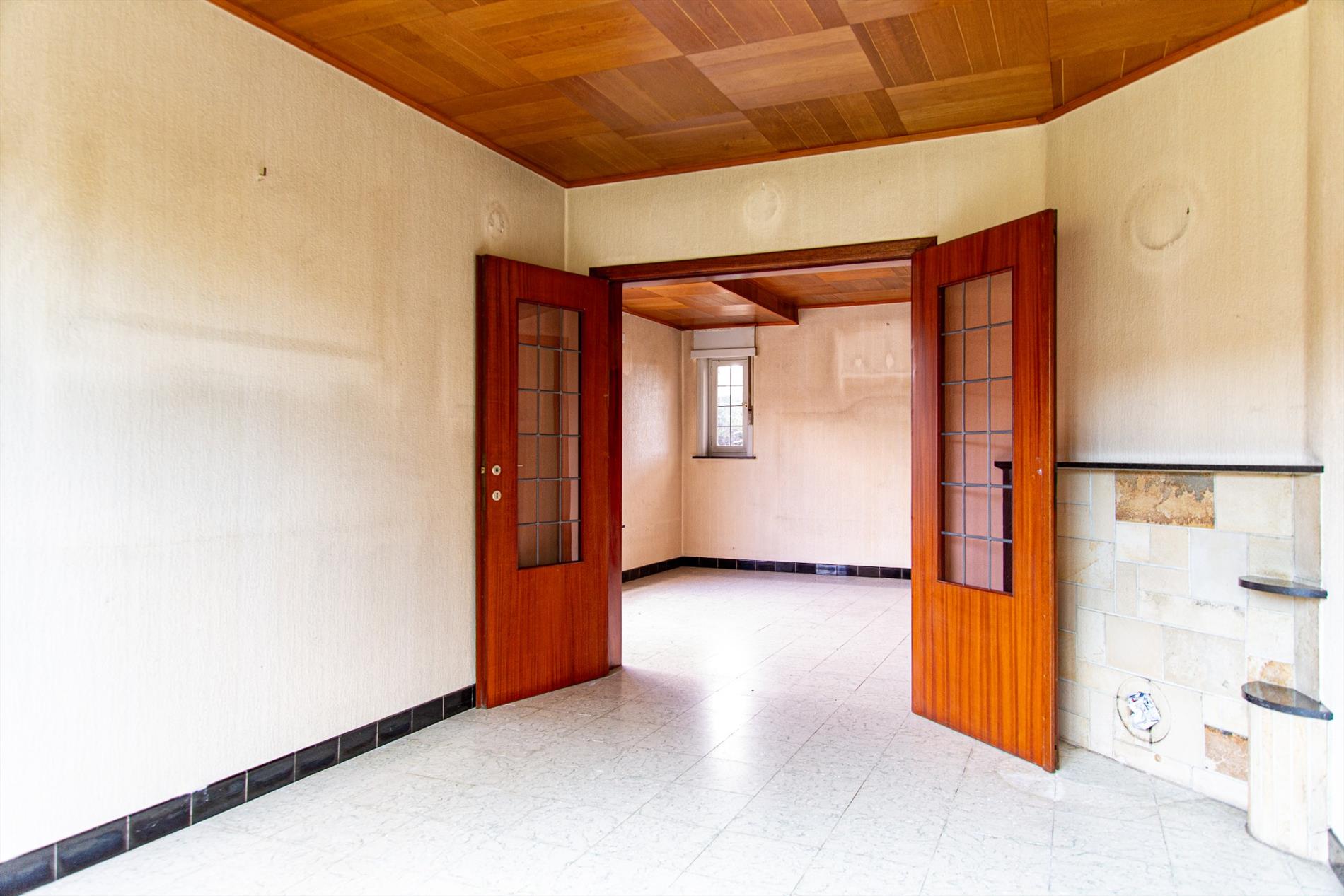 Te renoveren woning met  3 slpks  rustig gelegen te Aalter 