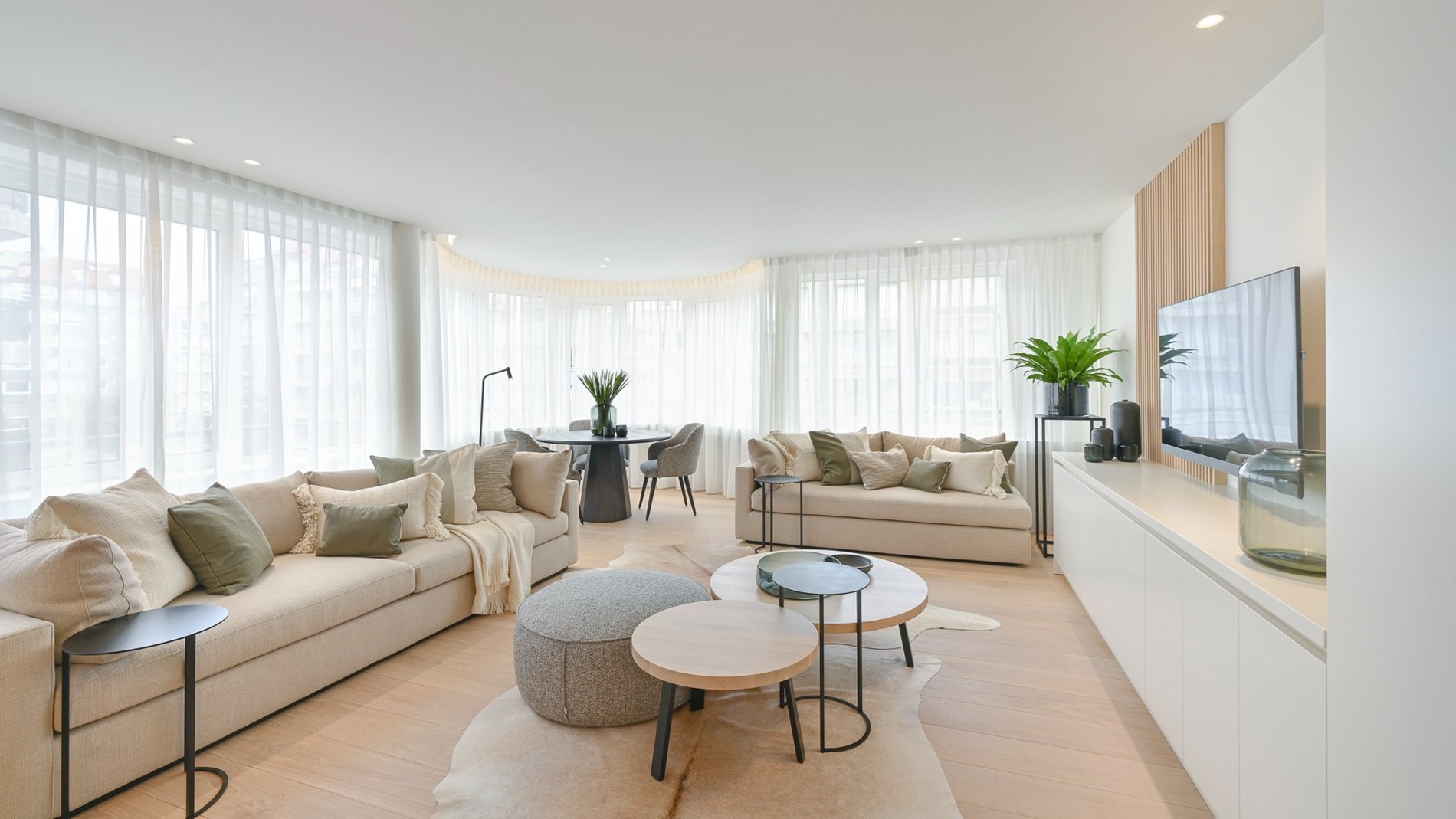 Magnifique appartement d'angle avec 3 chambres à coucher situé idéalement au milieu de l'avenue Lippens à Knokke. 