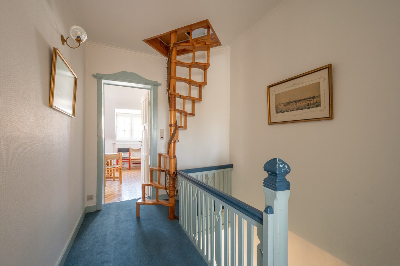 Villa in eclectische stijl met garage en staanplaatsen in het hart van Duinbergen 