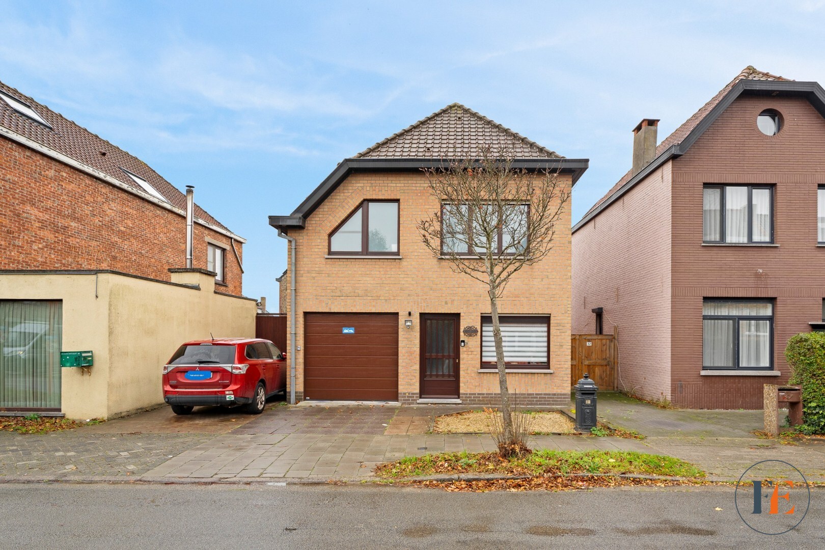 Huis met inpandige garage, tuin en  atelier te Wondelgem 