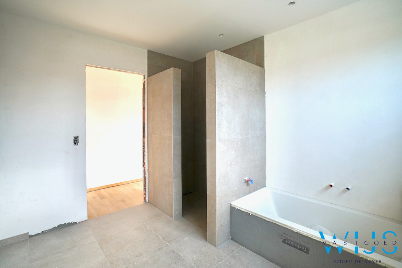 Nieuwbouw woning met 4 slaapkamers te Boekhoute ! 