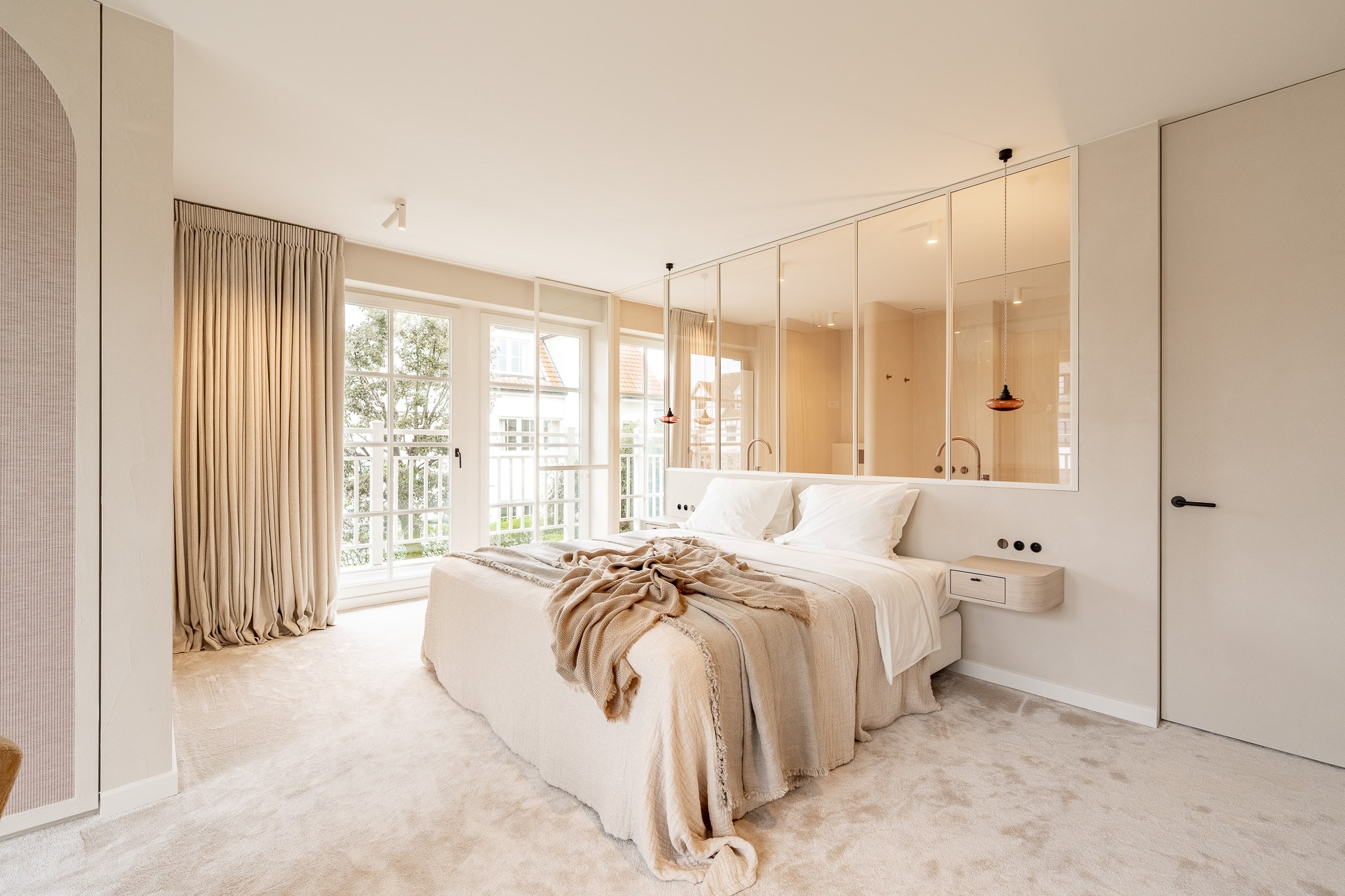 Prachtig gerenoveerde  halfopen woning op topligging nabij centrum, zee en strand 