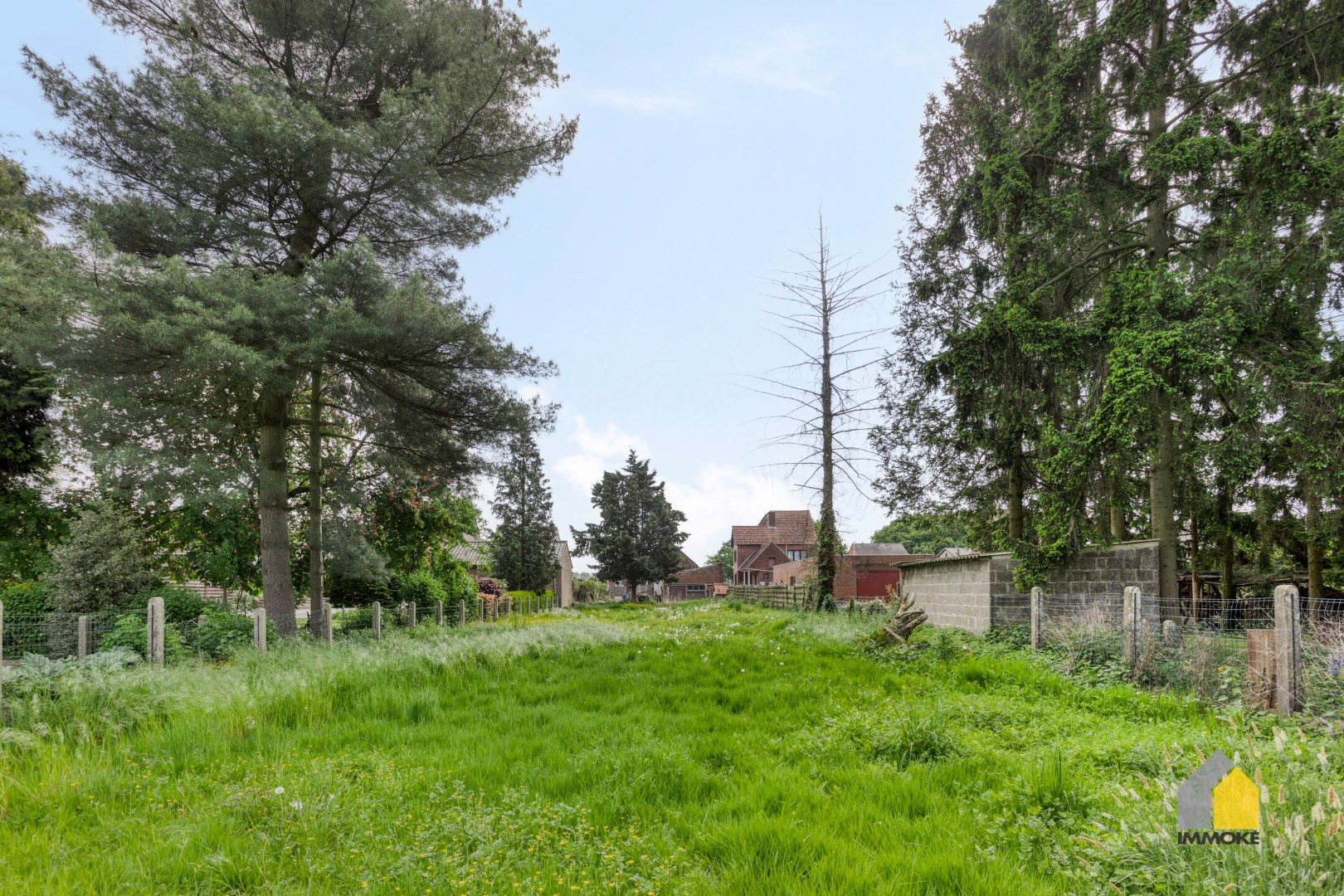 Volledig te renoveren woning op een perceel van 11 a 74 ca. 