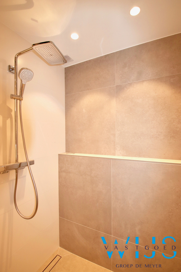 PRACHTIG gelijkvoersappartement te KLUIZEN ! 