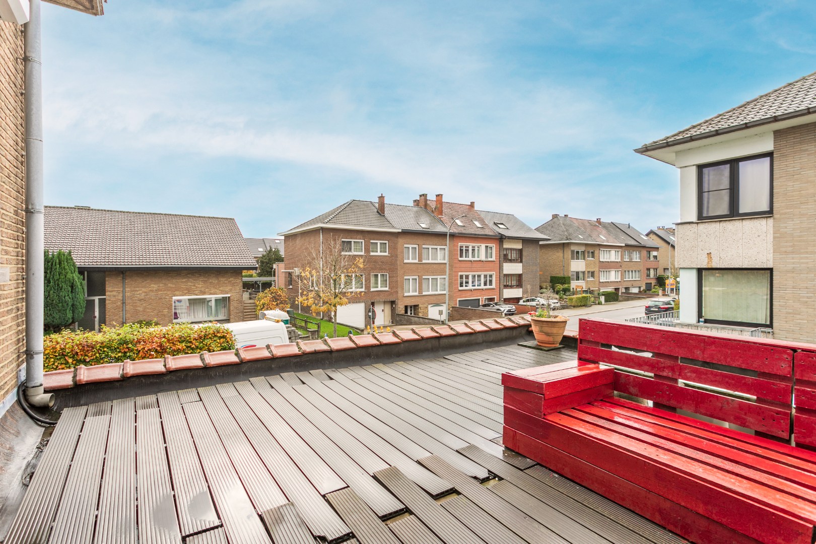 App 200m² met 3 slpks, terras en autostaanplaats te Halle 