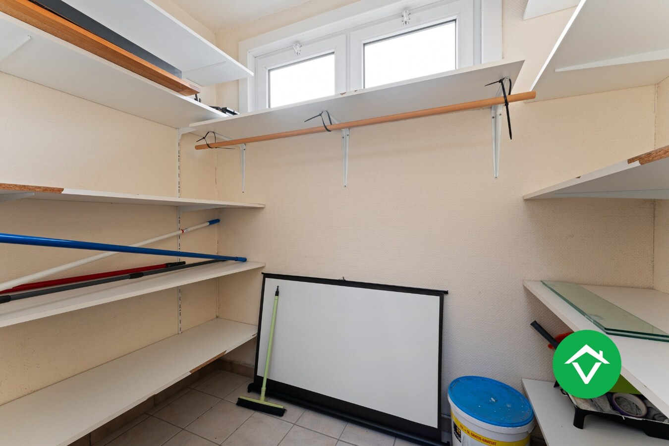 Bedrijfsgebouw met woonst te Ichtegem 