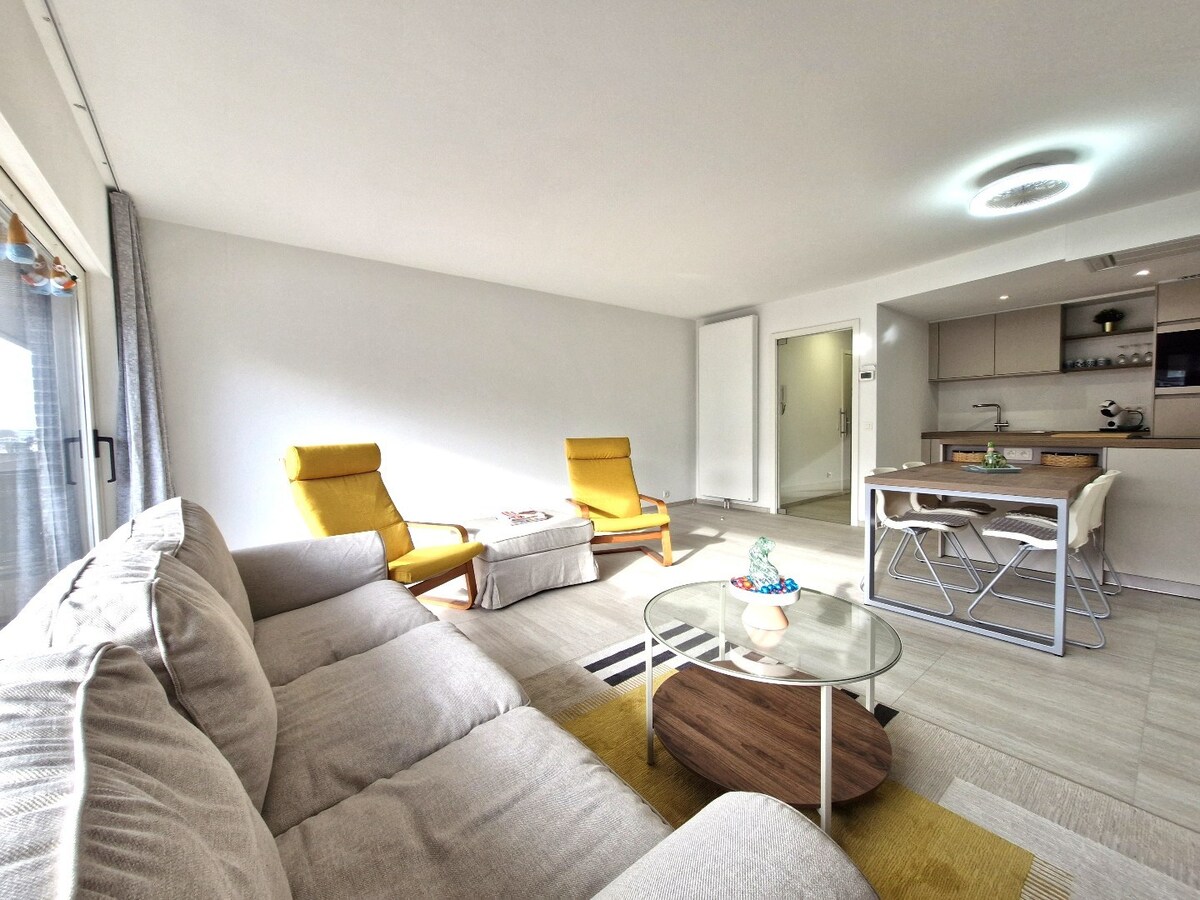 Gerenoveerd appartement aan de achterzijde van de zeedijk. 