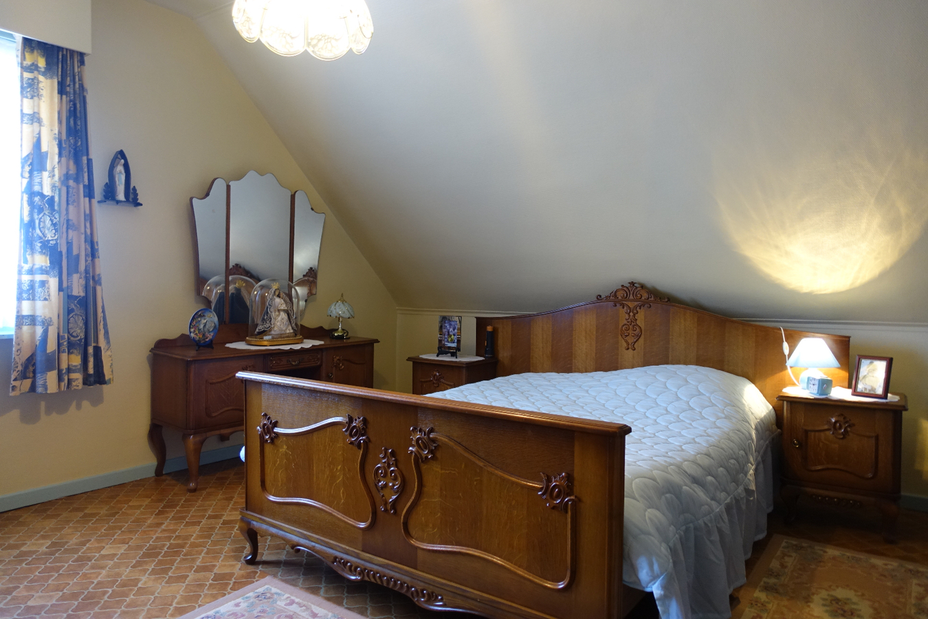 Half-open woning met 4 slaapkamers op unieke ligging 