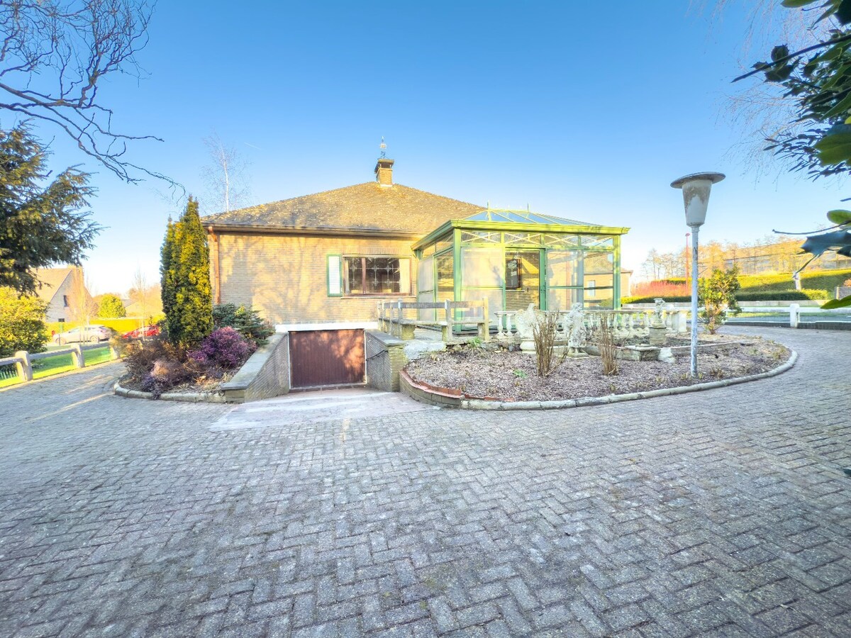 Statige laagbouwvilla met groene achteruit te Scheldewindeke 