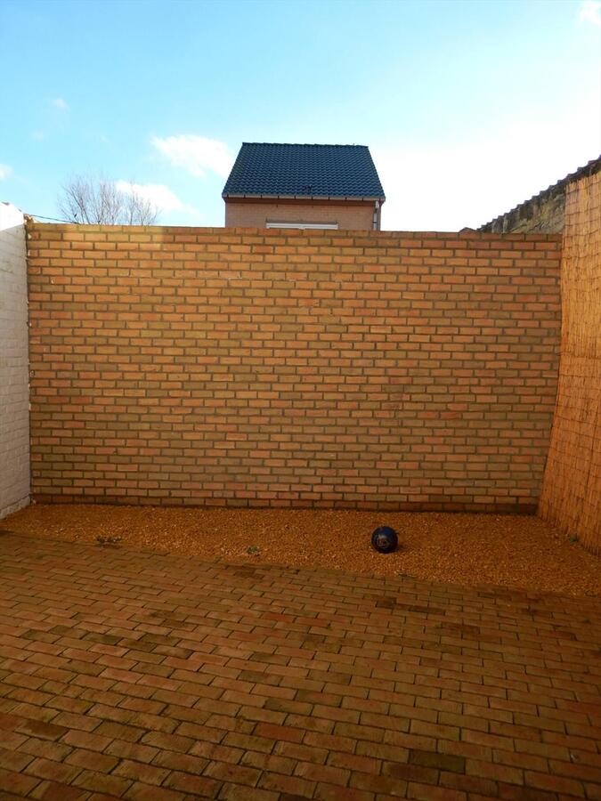 Gezellige instapklare rijwoning met koer 