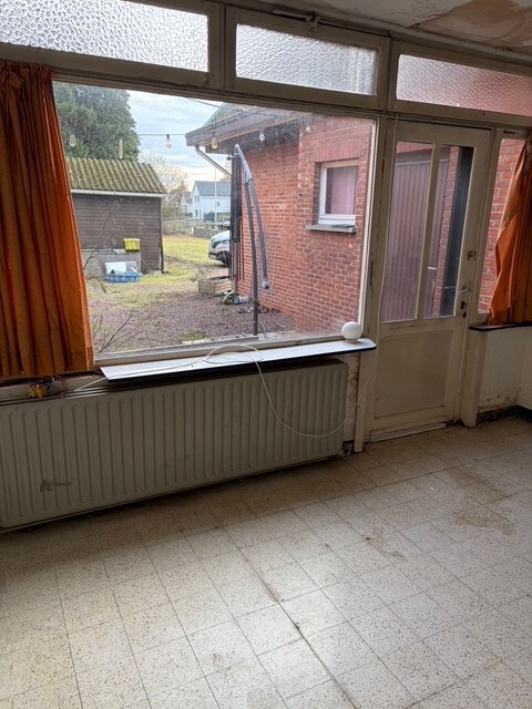 Te renoveren woning op een perceel van 8 are 