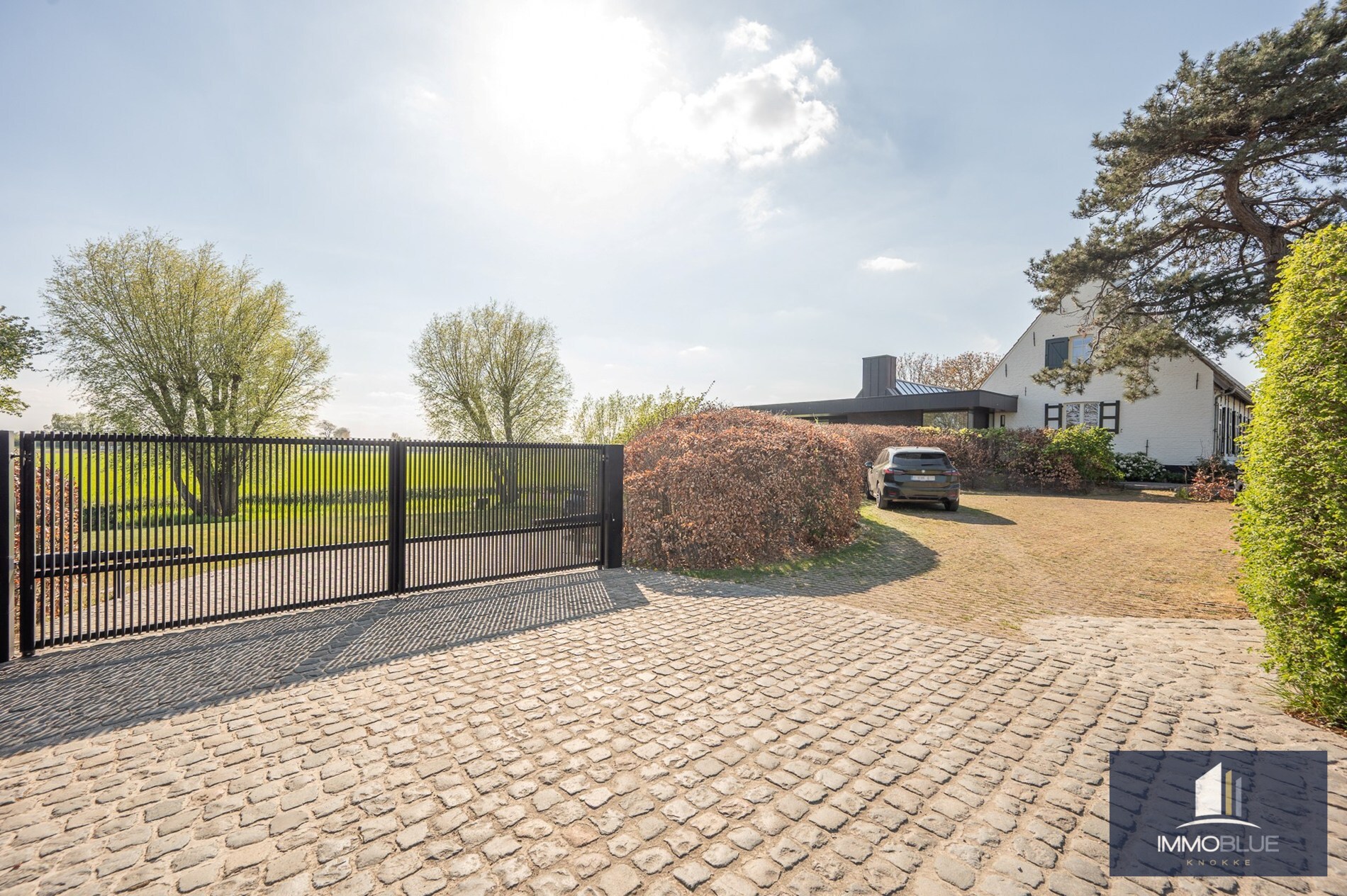 Uniek eigendom met adembenemende zichten gelegen op een perceel van ongeveer 3000 m². 