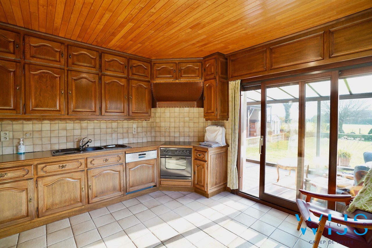 Stevige gezinswoning met bijgebouw te Ertvelde ! 