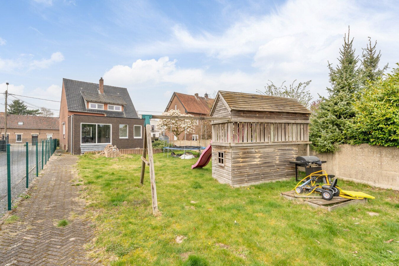 Een vrijstaande gezinswoning met 3 slaapkamers op perceel van 5a33ca 