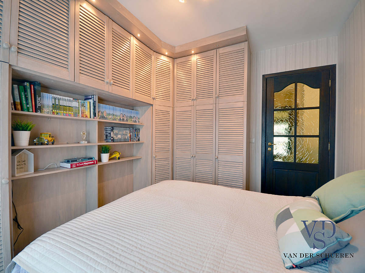 Praktische Half-Open Bungalow met afzonderlijke garage. 