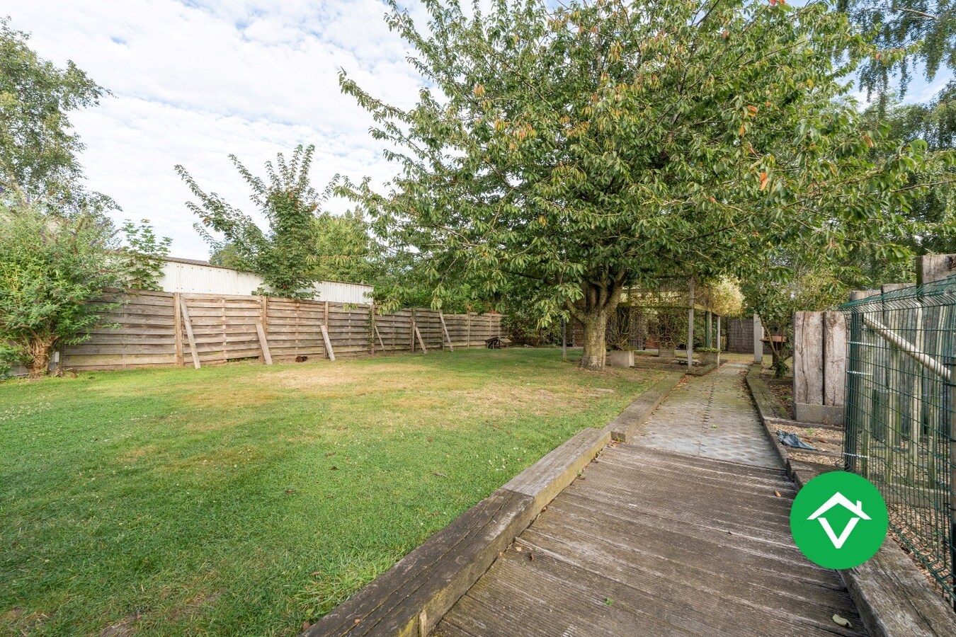 Woning met appartement te koop in het centrum van Eernegem 