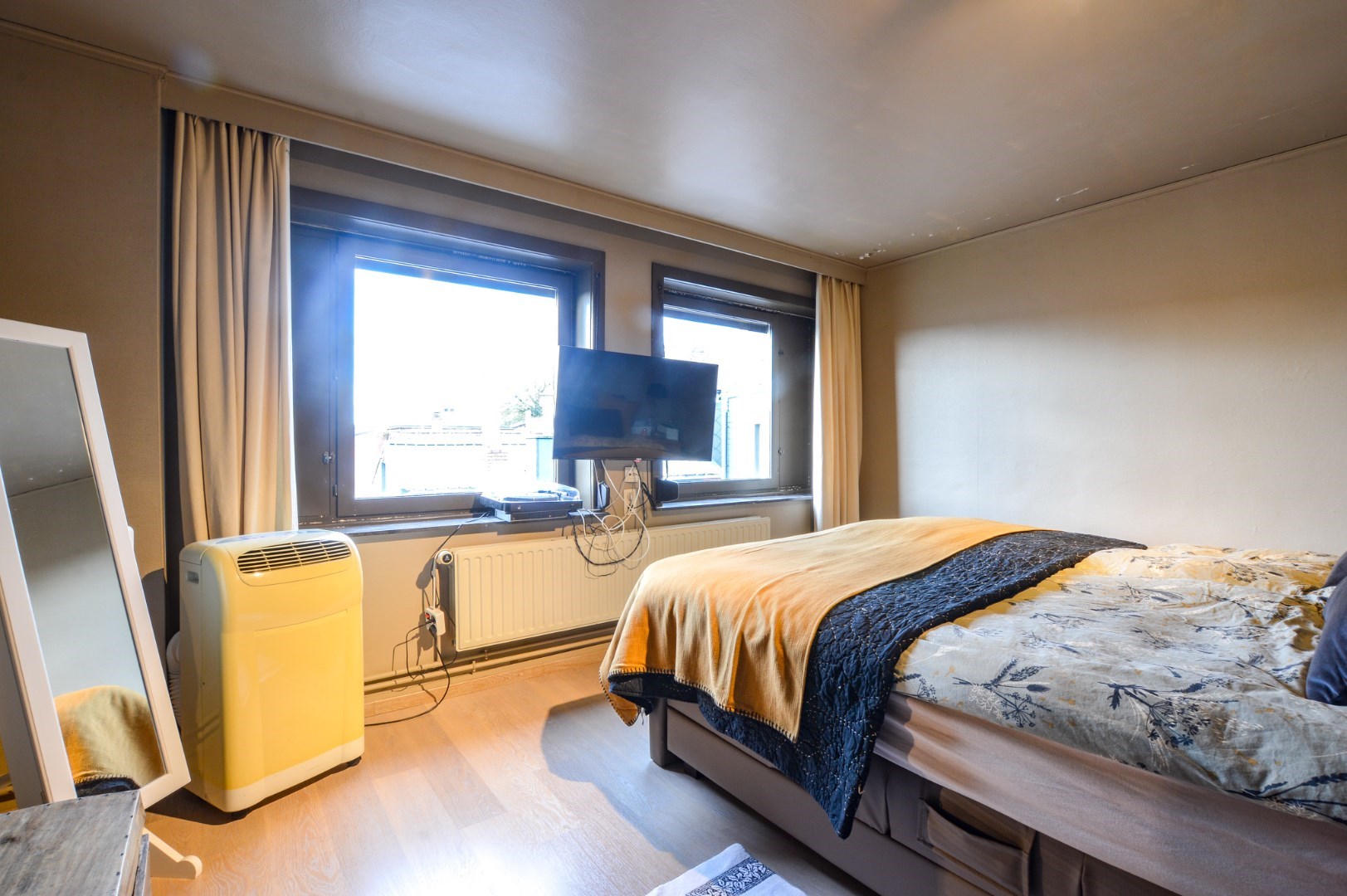 Ruime handelswoning in het centrum van Aartrijke 