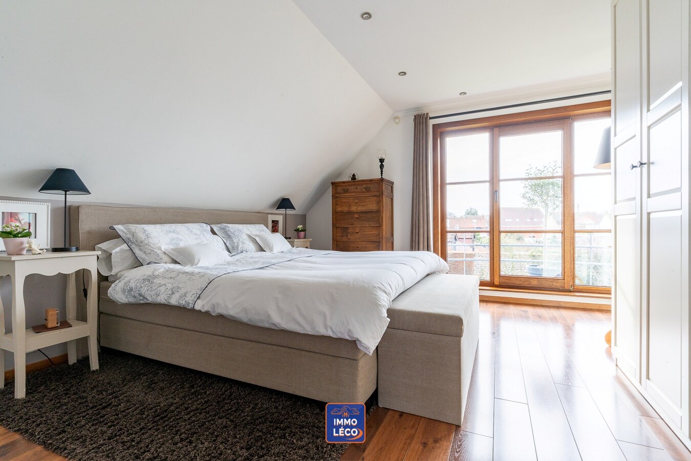 Magnifique villa érigée sur 762m², dans un clos prisé – Coup de cœur ! 