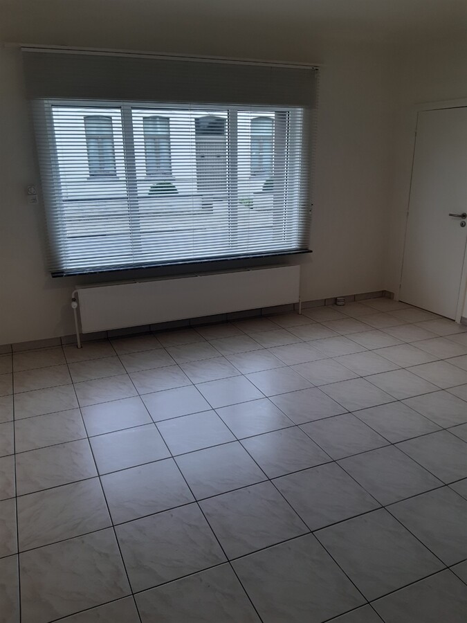 Gerenoveerde woning met weide en loods. 