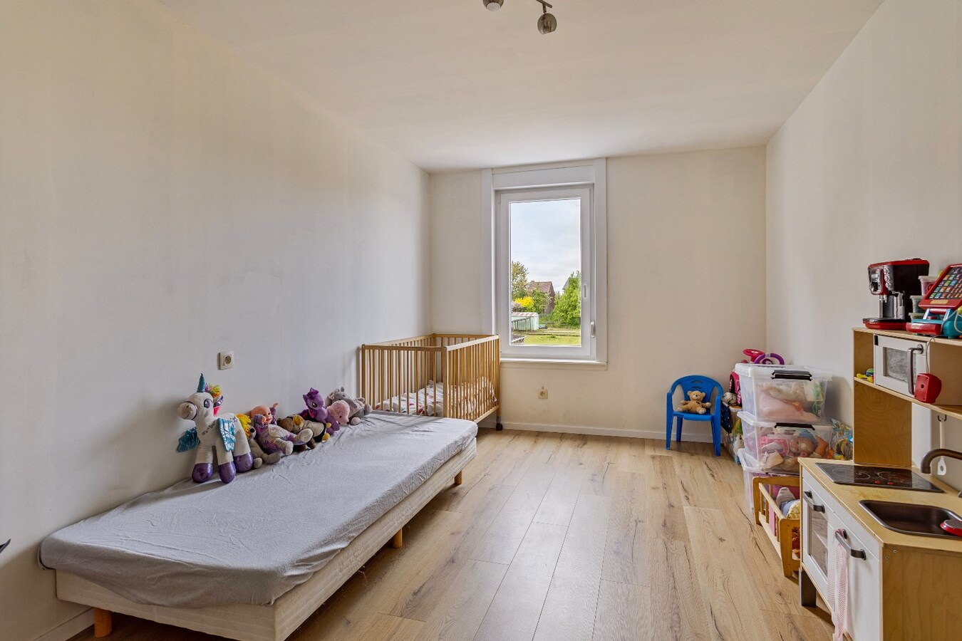 Instapklare ruime woning met praktijkruimte 