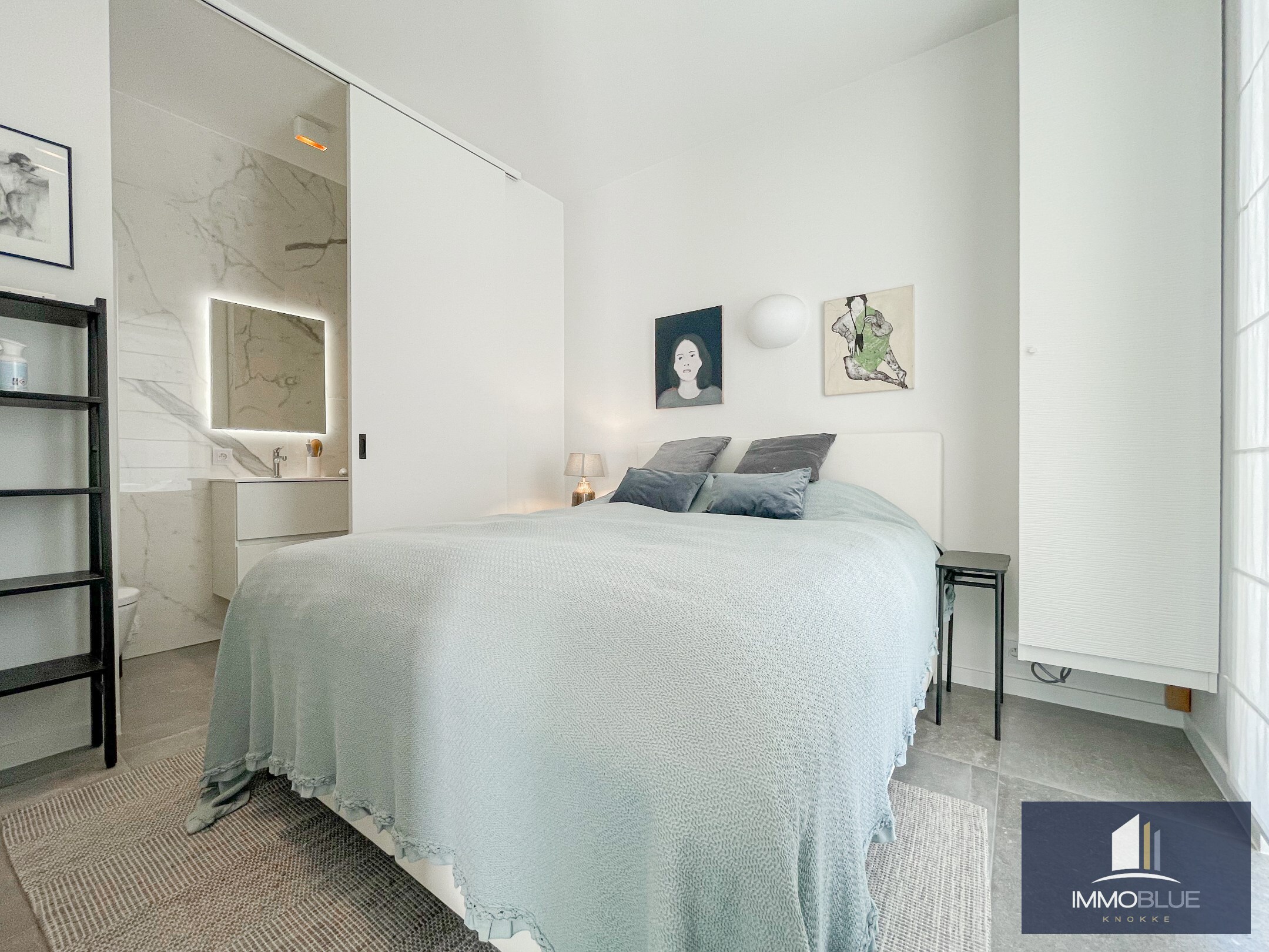 Subliem, luxueus tuinappartement met dubbele garage, rustig gelegen in een standingvolle residentie. 