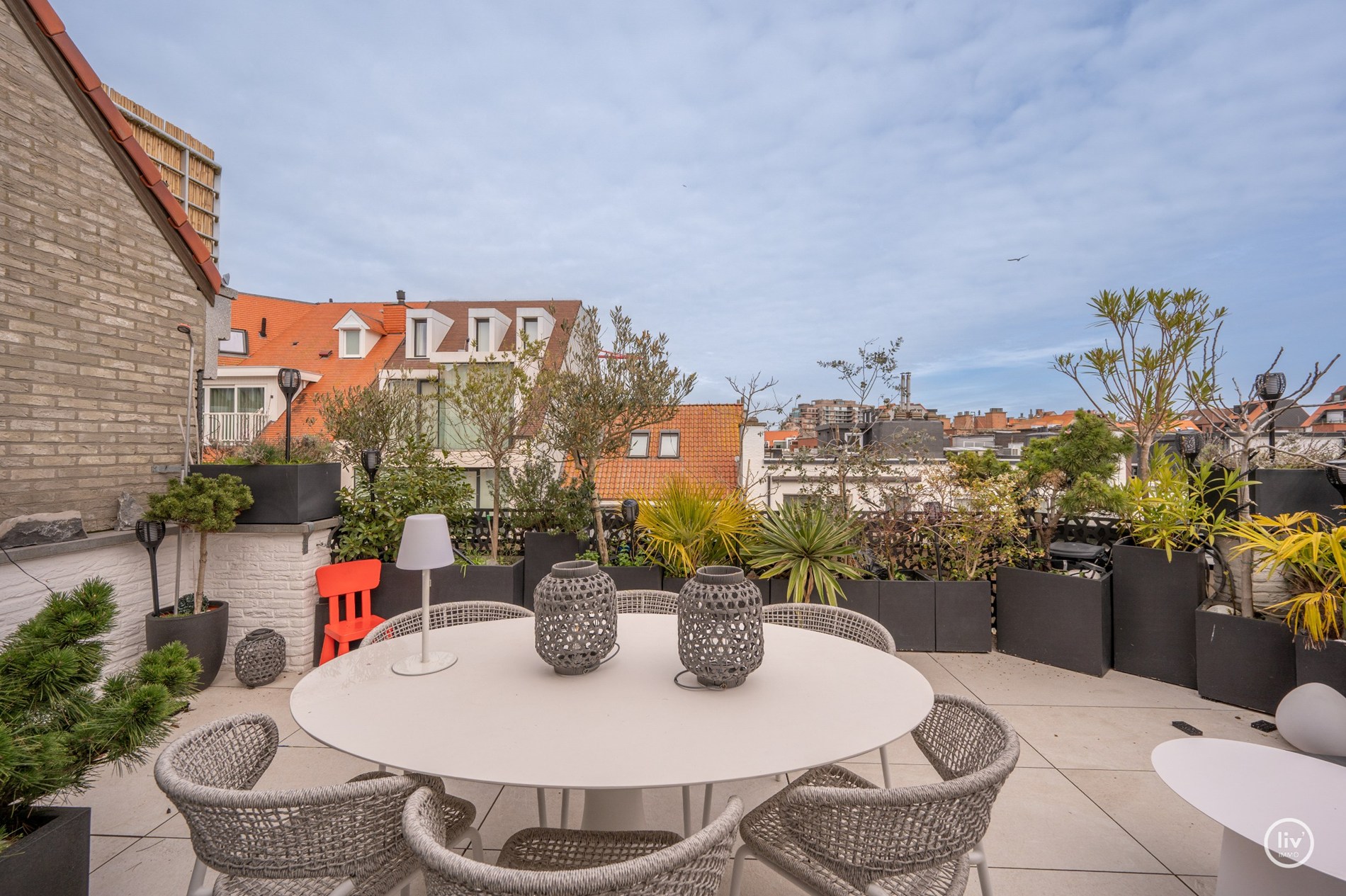 OPENDEURDAG Zaterdag 02/05 - 14u- 16u (Blancgarinstraat 23): Prachtig, gerenoveerd penthouse op een topligging in de Blancgarinstraat te Knokke. 