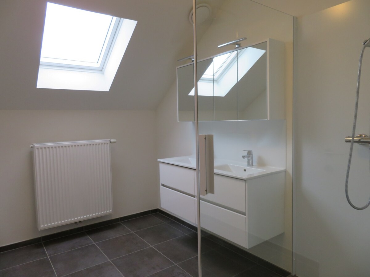 Recent appartement landelijk gelegen op de 1ste en 2de verdieping te Dilsen-Stokkem! 