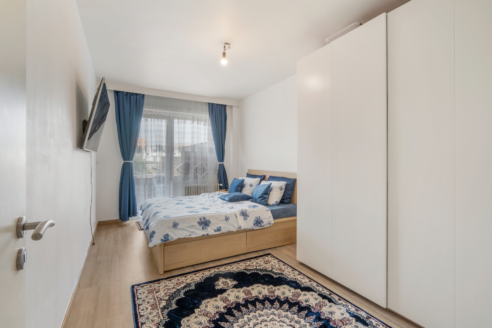 OPBRENGSTEIGENDOM MET 7 APPARTEMENTEN EN 7 GARAGEBOXEN 