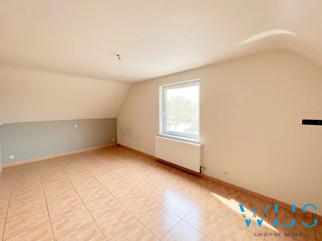 Open bebouwing met zonnige tuin, 3 slaapkamers en garage te Kluizen ! 