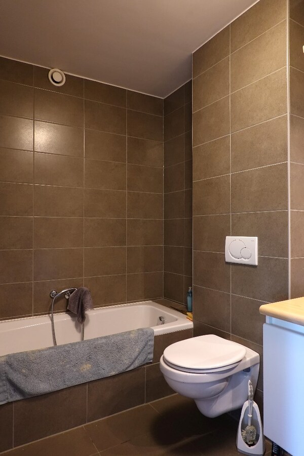 Lichtrijk en ruim appartement in centrum Gistel met twee slaapkamers 