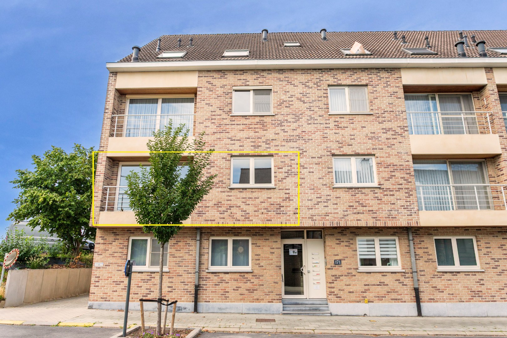 Instapklaar 2 slpk appartement met garage te Halle 