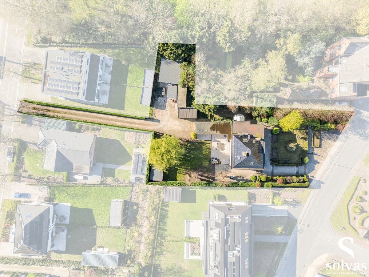 Exclusieve villa met karakter op riant perceel in hartje Zomergem 