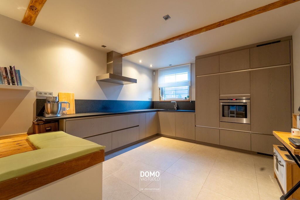 Verrassend ruime woning met karakter te Kuringen. 