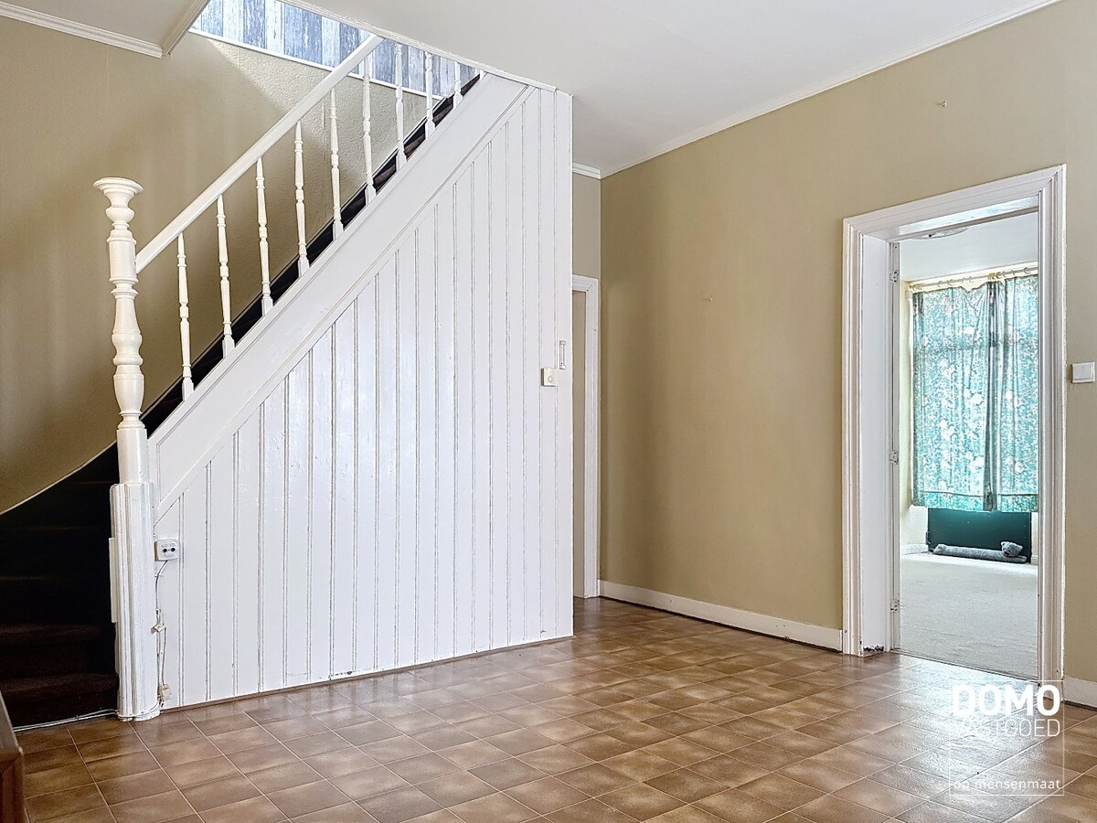 Karaktervolle woning met tal van mogelijkheden en voorzien van paardenstallingen 