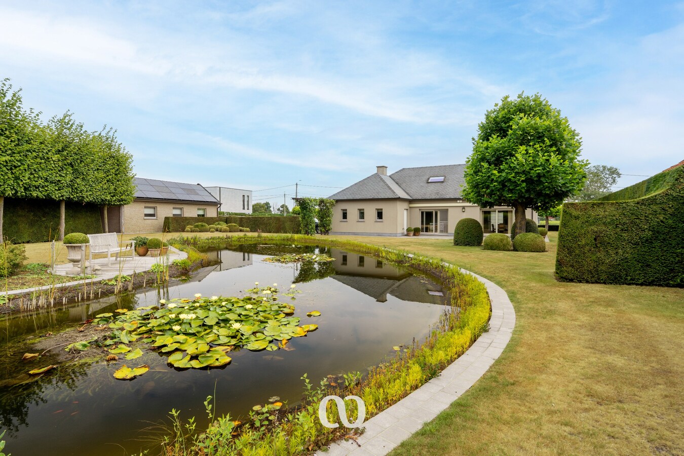 Prachtig onderhouden villa op meer dan 2.000 m² in Kaster 