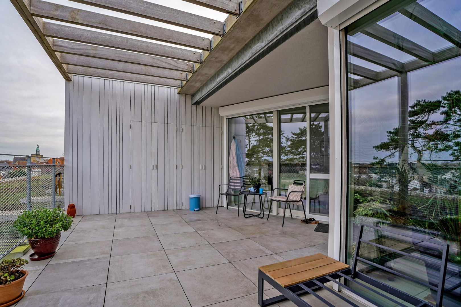 Prachtig 1-slaapkamerappartement met ruim terras (serviceflat) in Residentie Beukenhof, uniek wonen in de dorpskern van Oostduinkerke. 