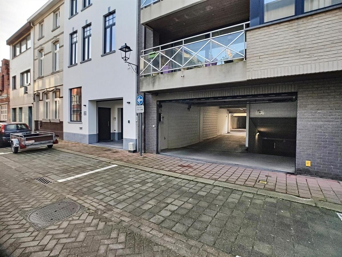 Ruime (5,85m x 3,74m) garagebox aan de Kursaalstraat - Heist 