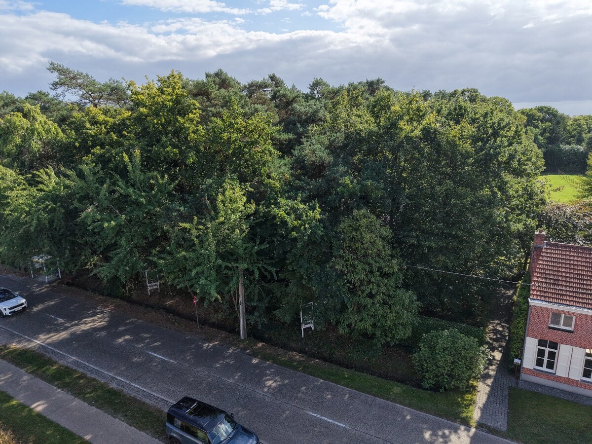 Ruim perceel bouwgrond van 2.709 m² met ideale zuidoriëntatie in Zoersel 