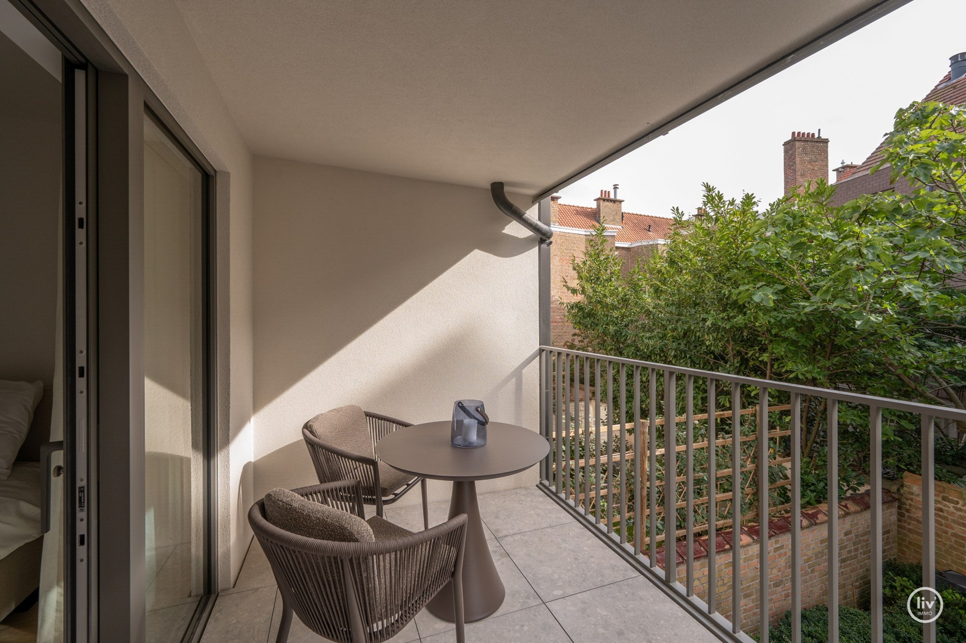 Résidence Akropolis : appartement rénové (largeur de façade d'environ 7 m) à vendre situé dans l'avenue Zoutelaan à Knokke, dans un bâtiment entièrement rénové tant à l'intérieur qu'à l'extérieur. 